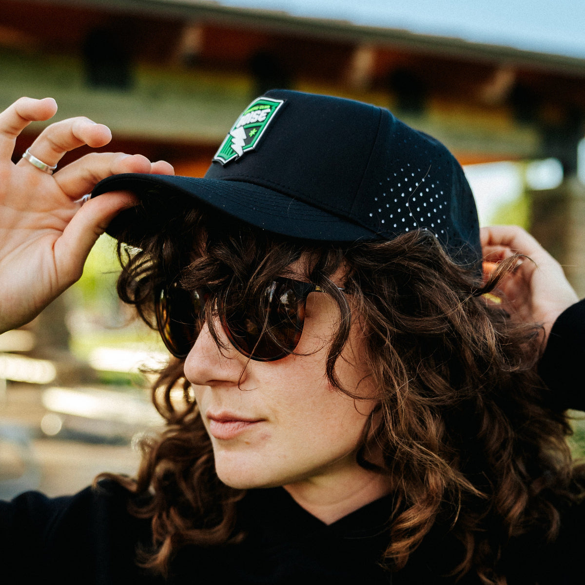 Black Crest Hat
